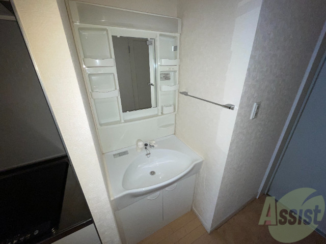 洗面設備　独立洗面台がありました。朝の身支度はここでバッチりですね。