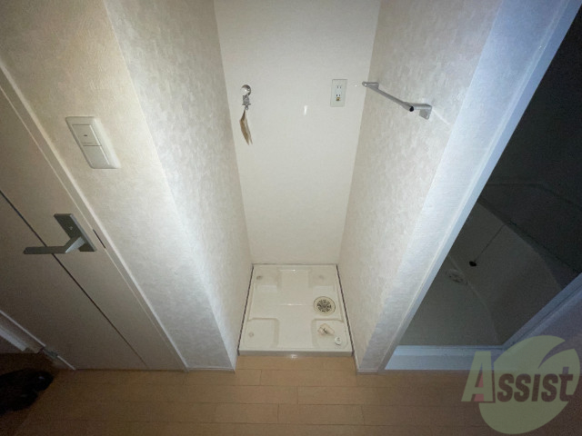 その他設備　洗濯パンが設置されており洗濯機も問題なく設置出来そうですね。