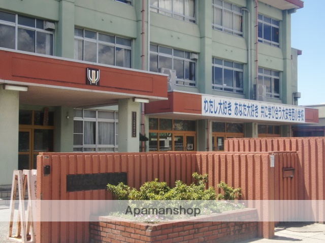 小学校　奈良市立大安寺西小学校（小学校）まで942m