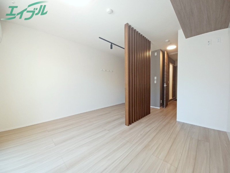 居室・リビング　同物件別室写真