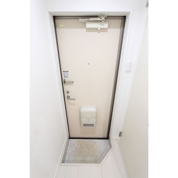 玄関　同タイプのお部屋の写真です。