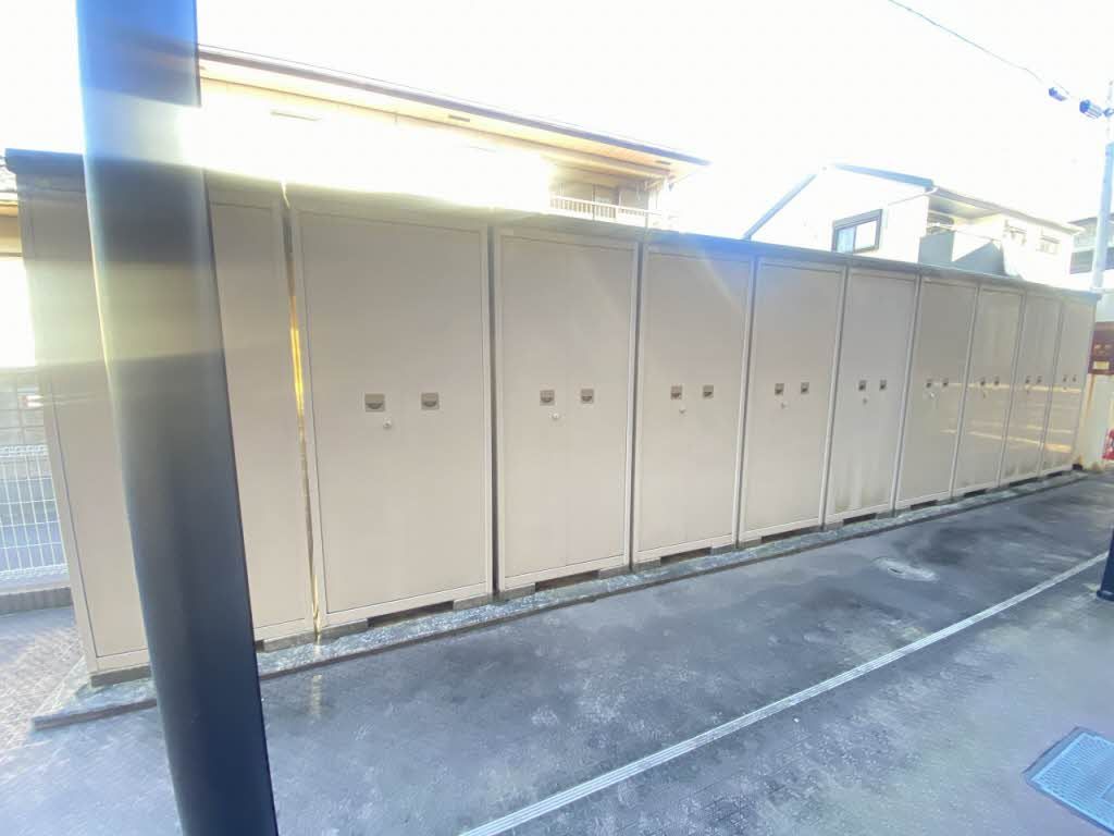 建物外観　ストッカー