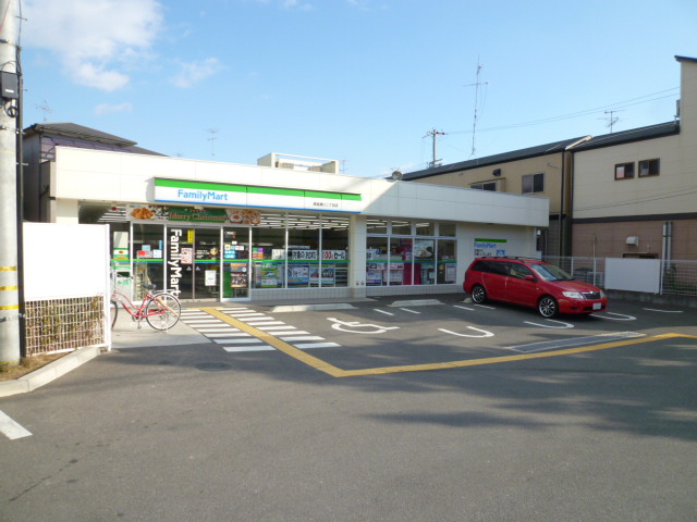 コンビニ　ファミリーマート箕面瀬川二丁目店（コンビニ）まで424m