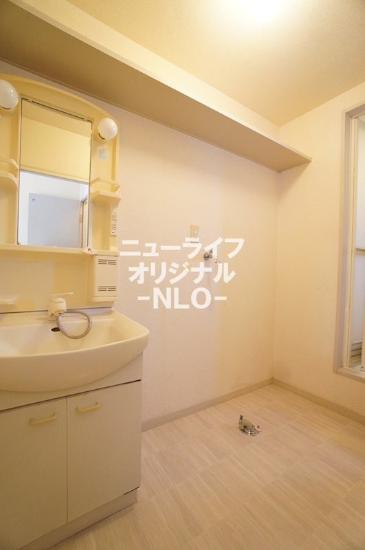 トイレ　トイレには快適な温水洗浄便座付。