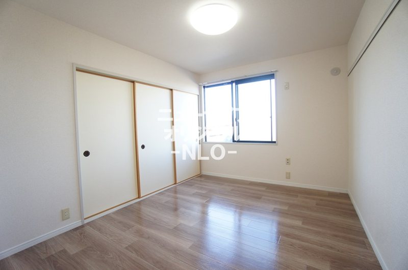 その他部屋・スペース　洗濯物を畳んだり、お昼寝したり、多目的に使えます。