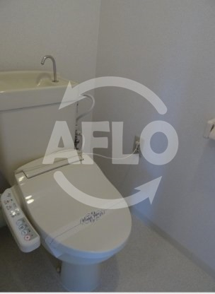 トイレ　ヴィラスリースター鶴浜　温水洗浄便座