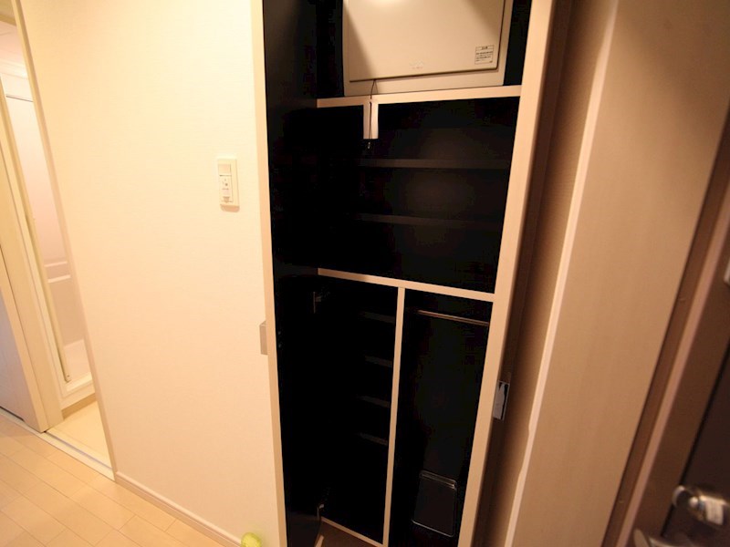 玄関　玄関　シューズボックス付（収納充実してます）