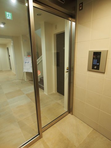 エントランス　オートロック完備