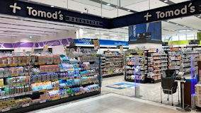 ドラックストア　トモズ 有明ガーデン店（ドラッグストア）まで752m