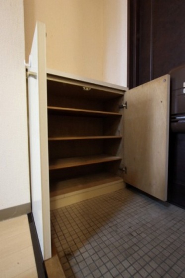 玄関　※別号室の写真です。