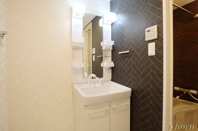 洗面設備　独立洗面台で身支度をすべて済ませてしまいましょう