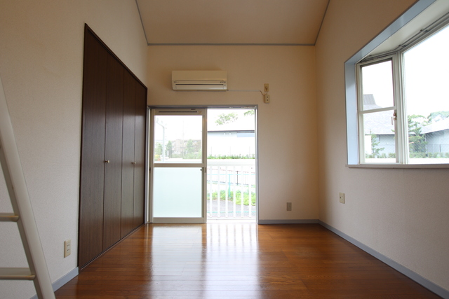 その他部屋・スペース　天井も高いお部屋です