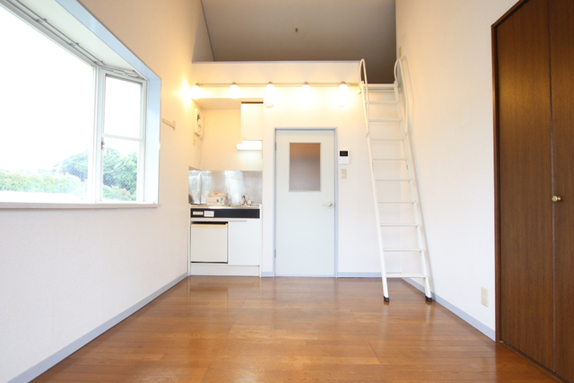 居室・リビング　※照明・冷蔵庫は設備ではありません