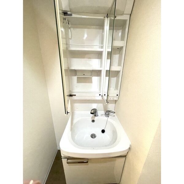 洗面設備　※別号室の参考写真、現況優先※