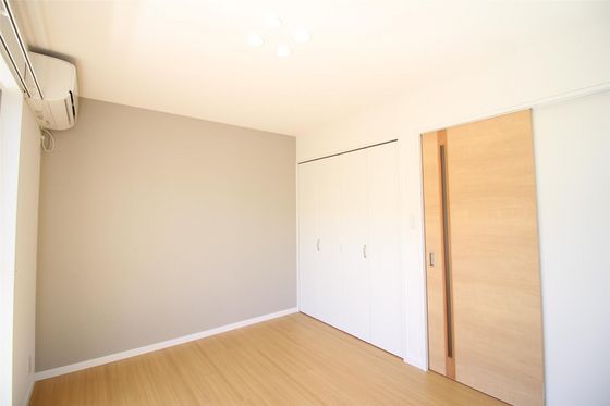 居室・リビング　※他号室の写真です