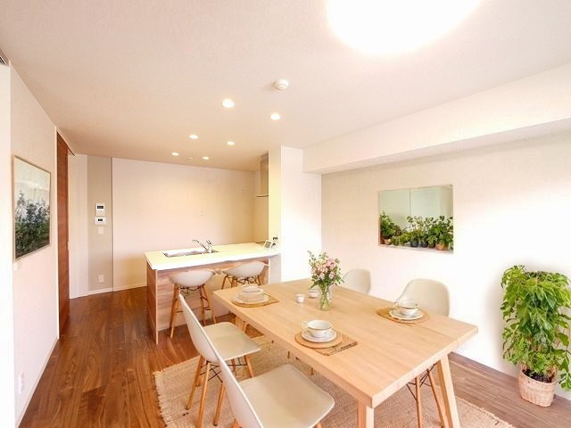 居室・リビング　CGで家具等を配置したもので家具等は含まれません