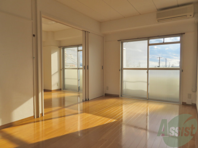 居室・リビング　リビングは陽当たりも良好で通気性も良好です。