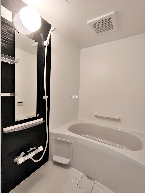 バス・シャワールーム　お風呂には追い炊き機能付きで、いつでも快適に入浴できます。