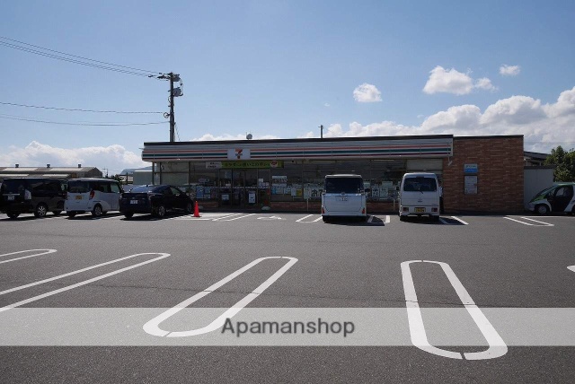 コンビニ　セブンイレブン（コンビニ）まで530m