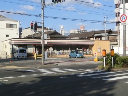 コンビニ　セブンイレブン（コンビニ）まで333m