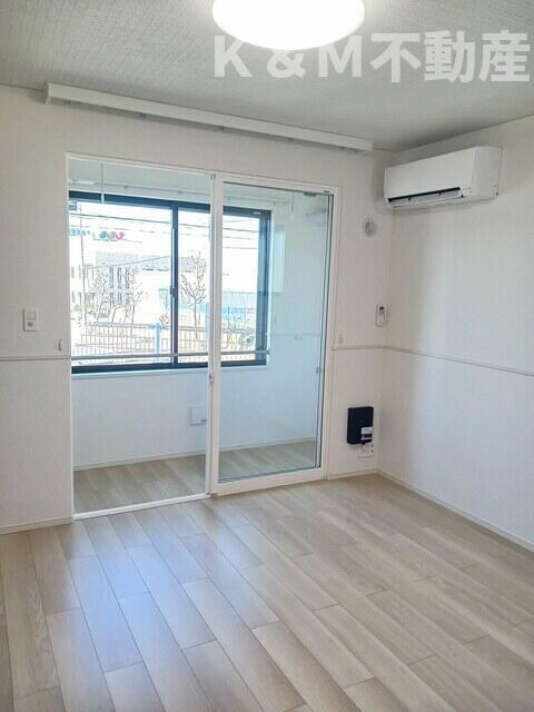 居室・リビング　こちらの居間で趣味の時間をお楽しみください