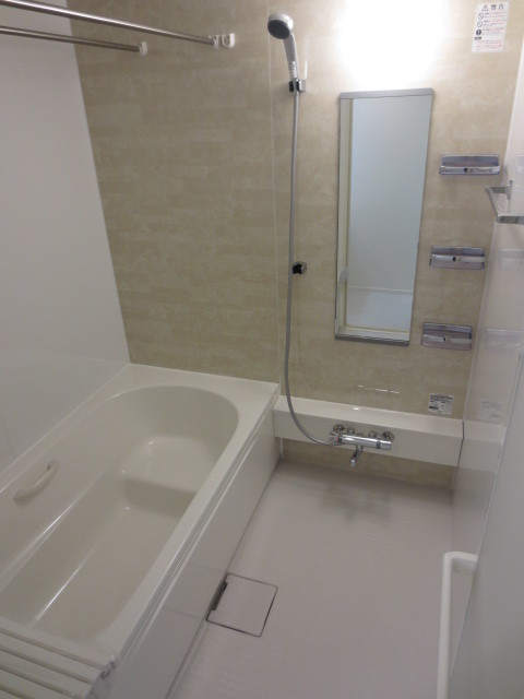 バス・シャワールーム　★１坪バス：ゆったりと寛げます★