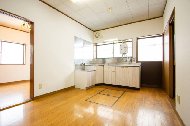 キッチン　東向きの明るいキッチン。