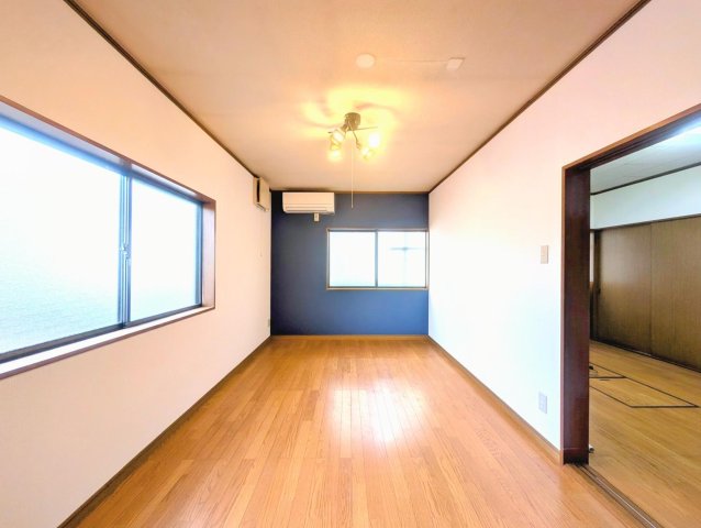 居室・リビング　2面採光の取れるリビング。