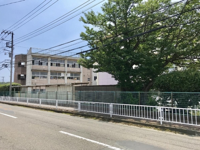 小学校　寒川町立旭小学校（小学校）まで564m