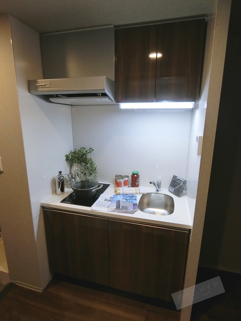 キッチン　同マンション内他居室写真になります。