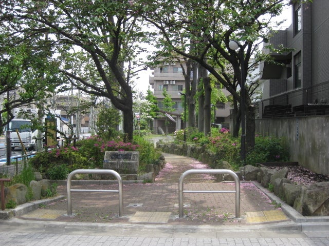 公園　十三号通り公園（公園）まで336m