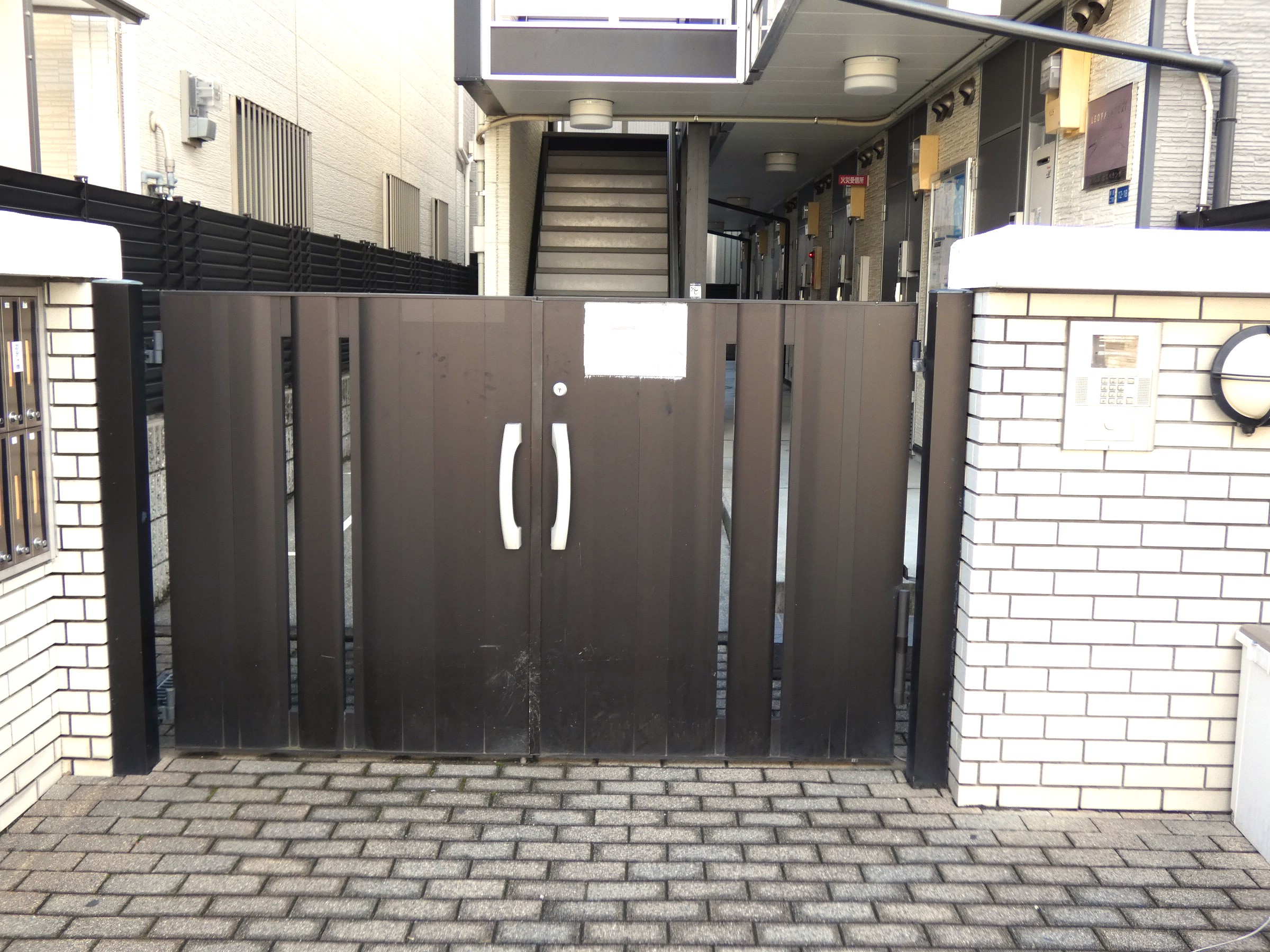 セキュリティ　オートロックゲートを完備です☆