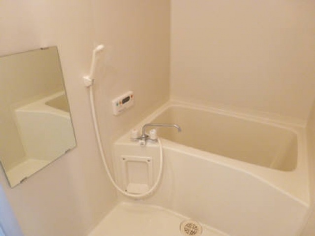 バス・シャワールーム　追い焚き付きでゆっくり温まることができます。