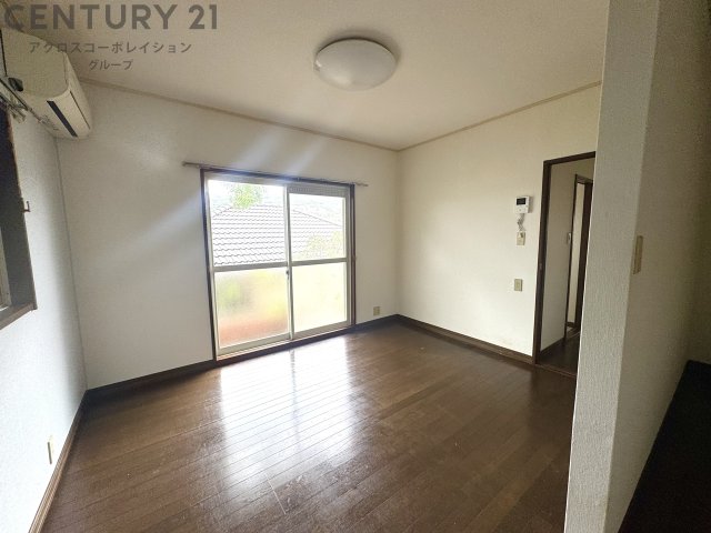 居室・リビング　テラス付きで明るく広々としたリビング！