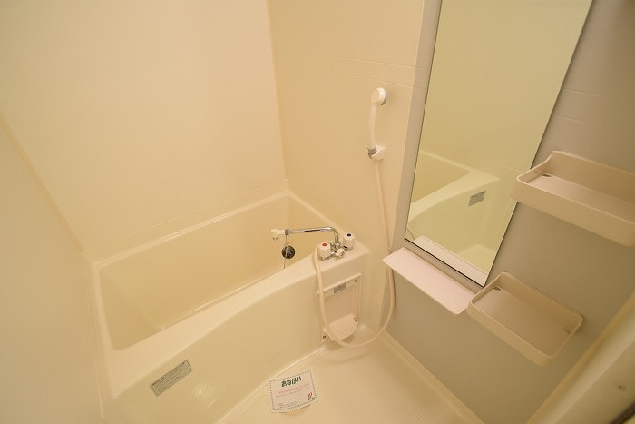 バス・シャワールーム　浴室乾燥機付きで便利です！