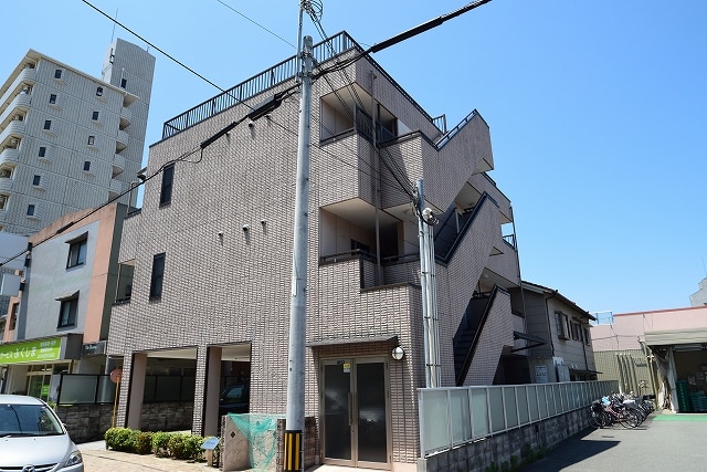 建物外観　敷地内に駐車場あります！