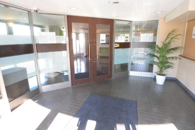 エントランス　★ＩＣカードと携帯電話でも開錠できるオートロックつき★