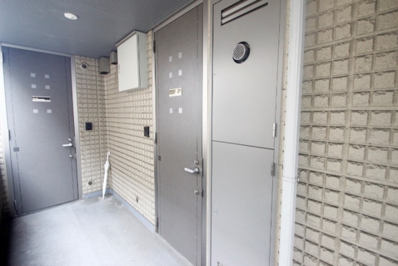 玄関　※別号室のお写真です　内装が異なる場合が御座います