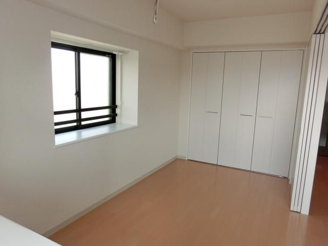 その他部屋・スペース　２面採光の洋室です