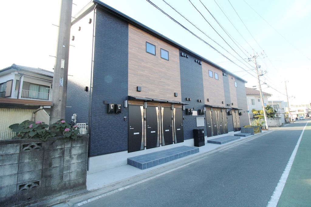 建物外観　駐車場