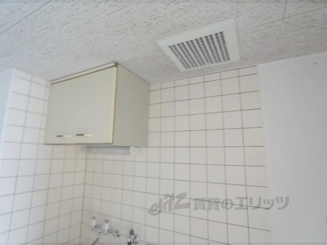 収納　キッチン上部