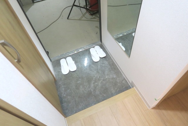 玄関　★玄関にシューズボックス＆姿鏡を設置★