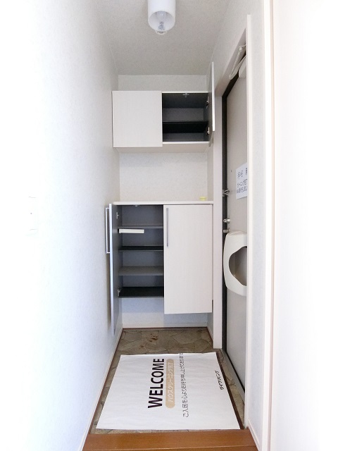 玄関　収納もある玄関です