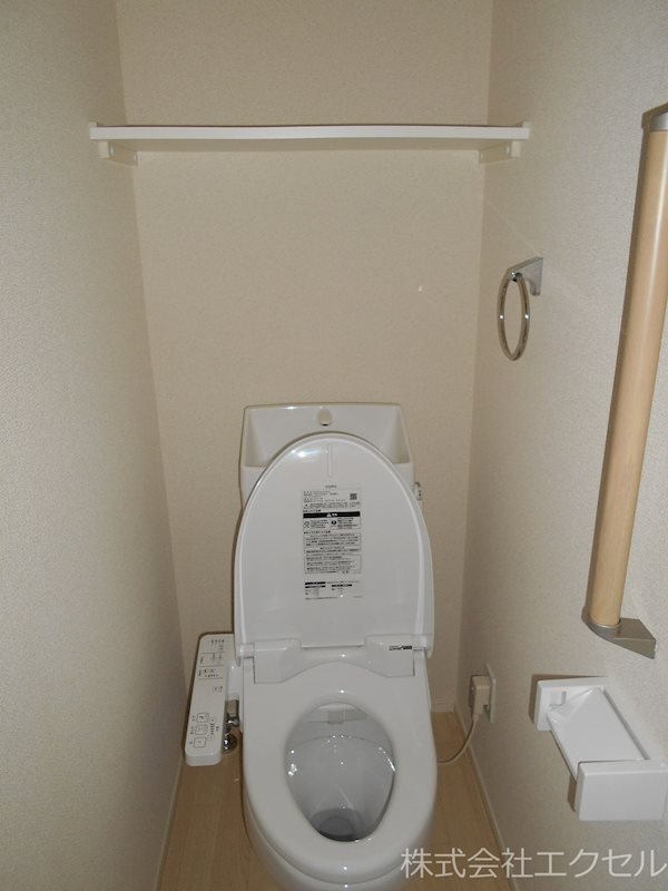 トイレ　ウォシュレット完備です。
