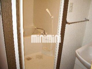 バス・シャワールーム　清潔感のあるお風呂