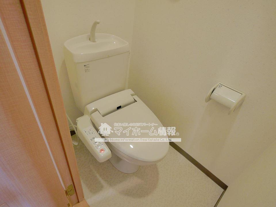 トイレ　温水洗浄暖房便座付きでいつも快適に