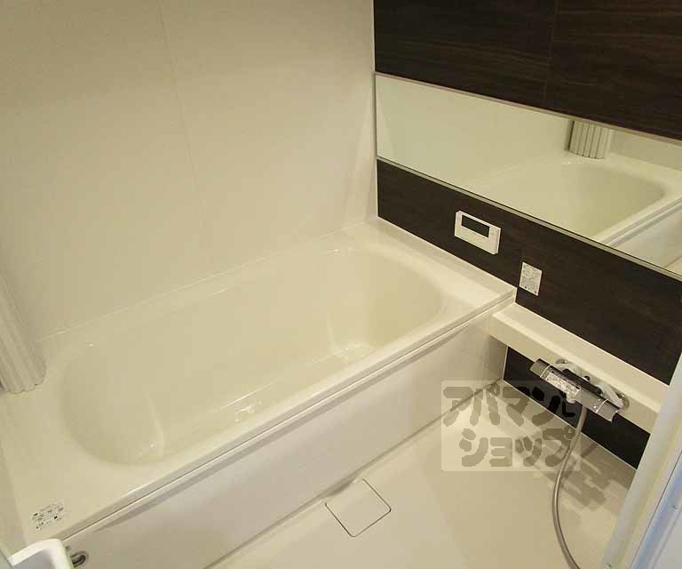 バス・シャワールーム　３０２号室の写真です。