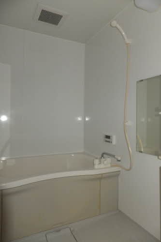 バス・シャワールーム　追い焚き機能付き♪