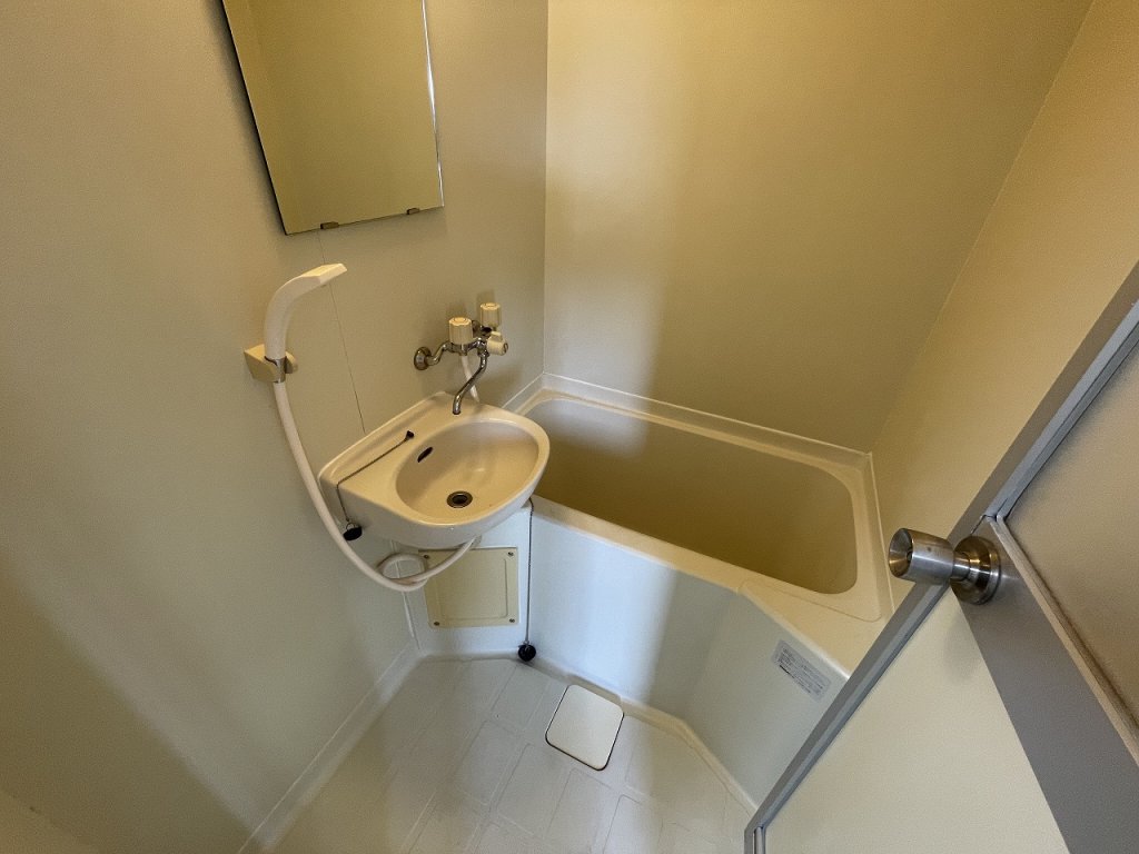 バス・シャワールーム　清潔感のあるバスルーム