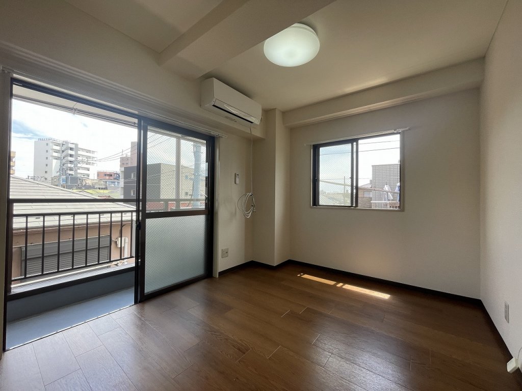 居室・リビング　南東向き角部屋、日当り風通し良好　写真は別部屋参考